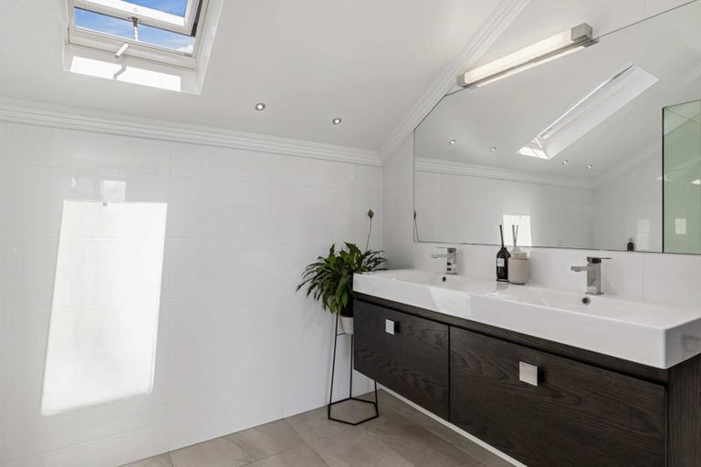 Photo of property in 1/41 East Coast Road, Milford, Auckland, 0620