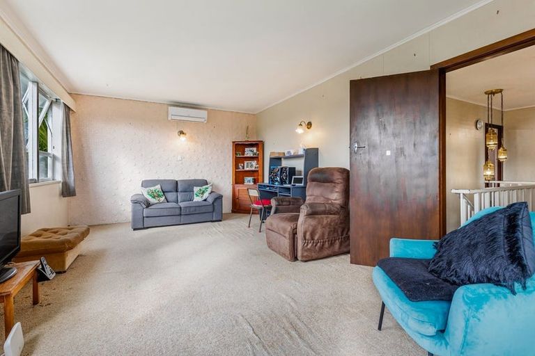 Photo of property in 18 Lilburn Crescent, Massey, Auckland, 0614