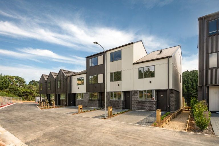 Photo of property in 90 Ara Paiwhenua, Tawa, Wellington, 5028