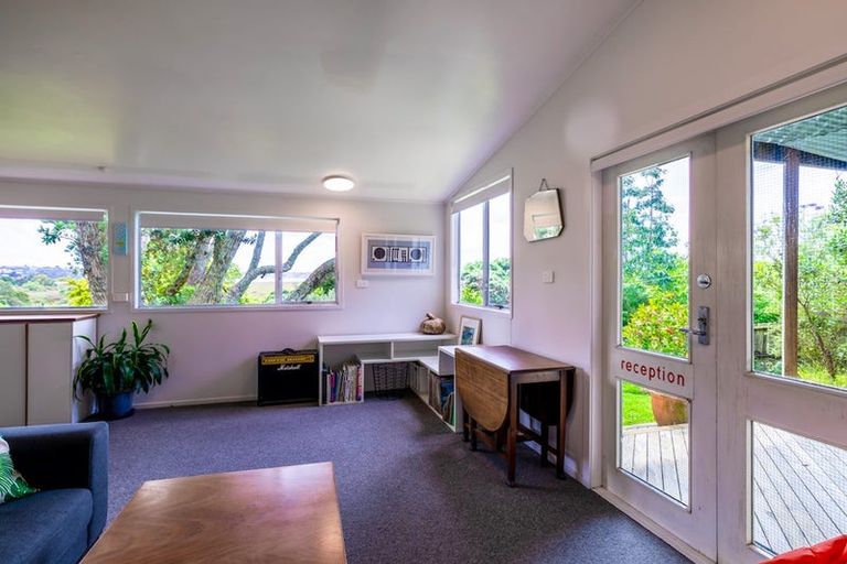 Photo of property in 40 Gill Avenue, Te Atatu Peninsula, Auckland, 0610