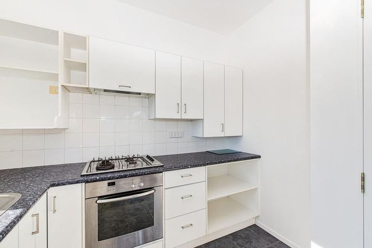 Photo of property in 8 Burgundy Park Avenue, Henderson, Auckland, 0612