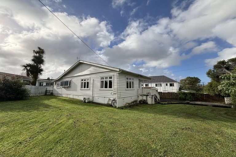Photo of property in 11 Miro Street, New Lynn, Auckland, 0600