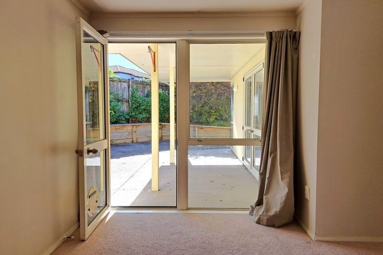 Photo of property in 9 Harbour Lights Close, West Harbour, Auckland, 0618