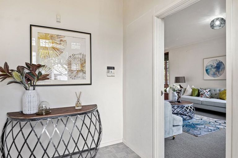 Photo of property in 13 Islington Avenue, New Lynn, Auckland, 0600