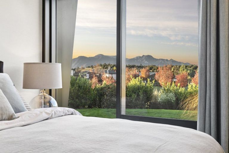 Photo of property in 5 Diamond Lane, Wanaka, 9305