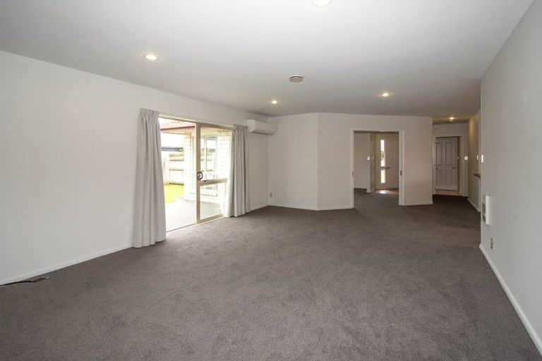 Photo of property in 8 Blarney Place, Casebrook, Christchurch, 8051