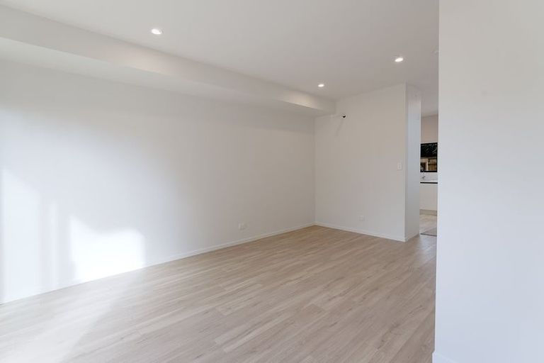 Photo of property in 3/4 Serjeant Street, Henderson, Auckland, 0612