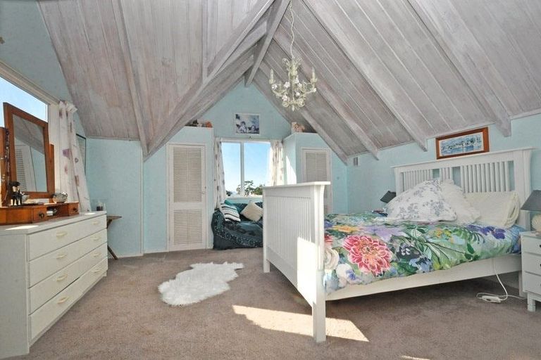 Photo of property in 3 Pohutukawa Avenue, Red Beach, 0932