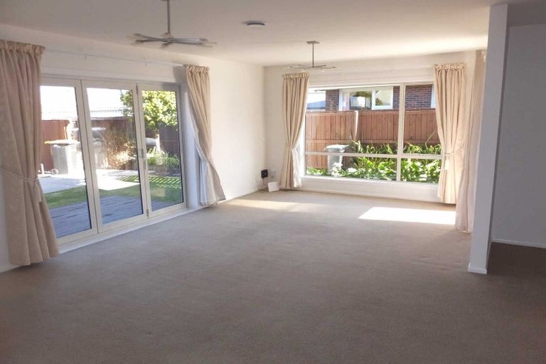 Photo of property in 11 Powell Crescent, Ilam, Christchurch, 8041