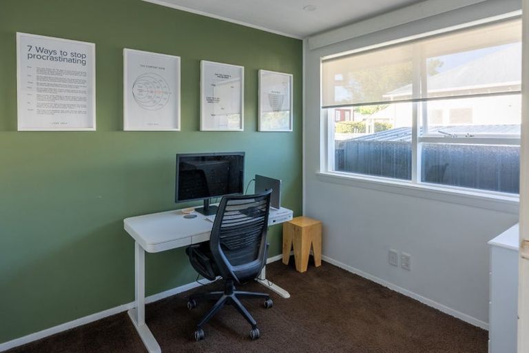 Photo of property in 2/82 Holly Road, St Albans, Christchurch, 8014