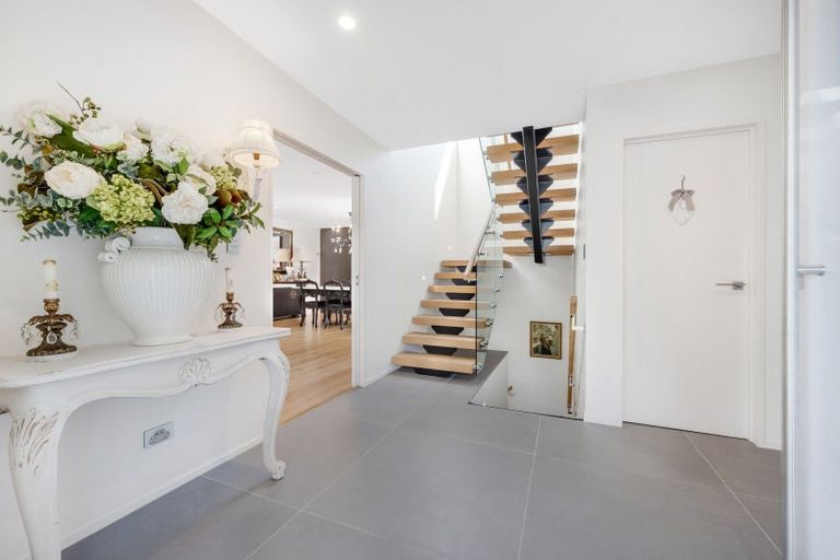 Photo of property in 7 Hartles Place, Mellons Bay, Auckland, 2014