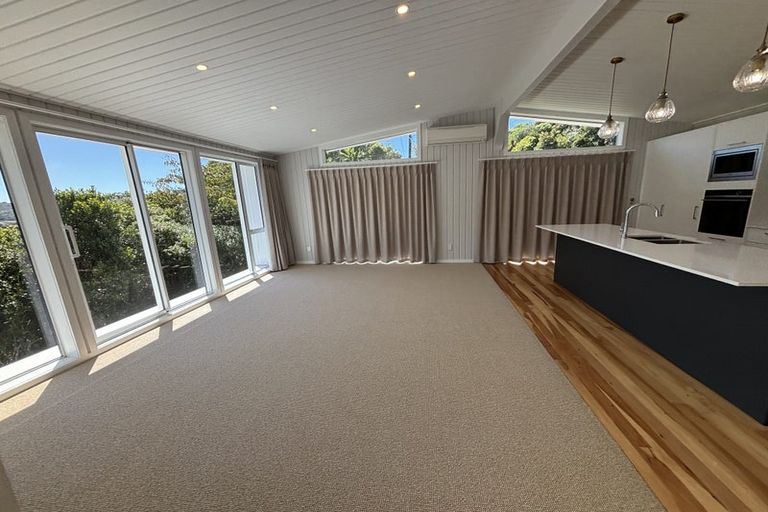 Photo of property in 42 Versailles Street, Karori, Wellington, 6012