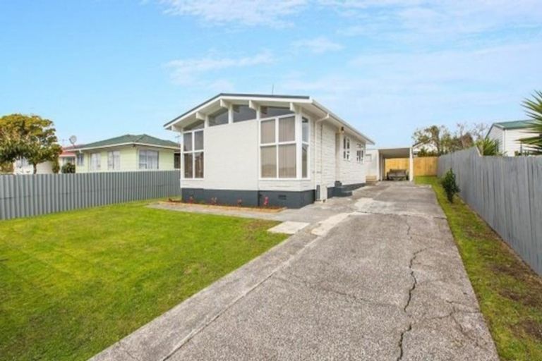 Photo of property in 9 Serrano Place, Clover Park, Auckland, 2023