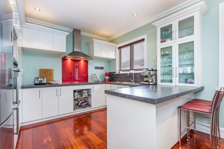 Photo of property in 1 Saint Ronans Avenue, Waterloo, Lower Hutt, 5011