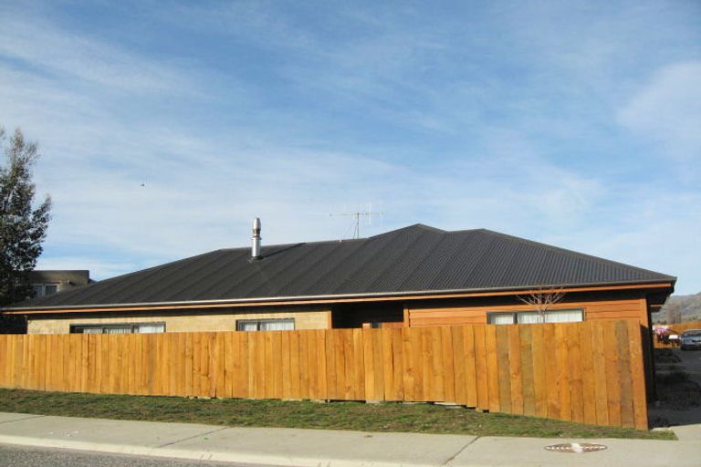 Photo of property in 1a Niger Street, Wanaka, 9305