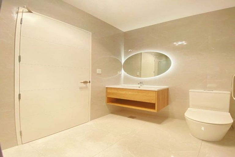 Photo of property in 32 Kuaha Road, Massey, Auckland, 0614