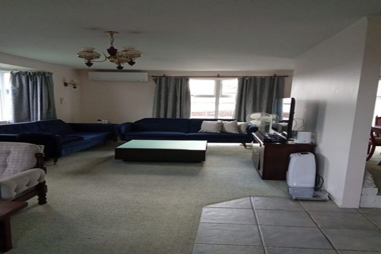 Photo of property in 28 Mayfield Road, Glenfield, Auckland, 0629