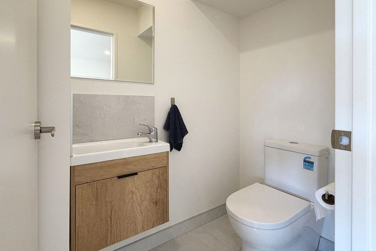 Photo of property in 5/17 Rewarewa Road, Te Atatu Peninsula, Auckland, 0610