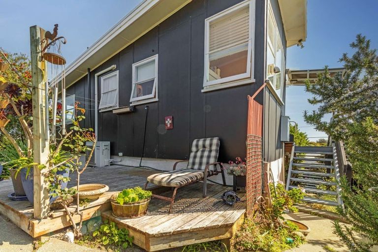 Photo of property in 72 Park Avenue, Waitarere Beach, Levin, 5510