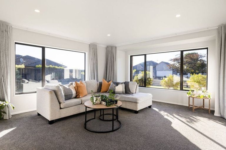 Photo of property in 28 Madison Street, Cambridge, 3434