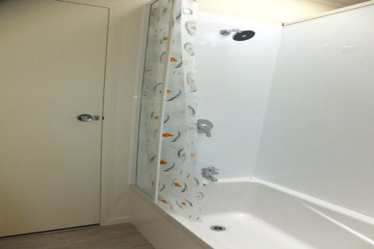 Photo of property in 5a Howard Street, Mount Cook, Wellington, 6021