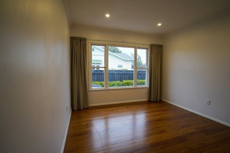 Photo of property in 324 College Street, West End, Palmerston North, 4410