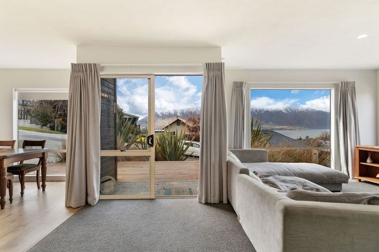 Photo of property in 18 Greenstone Place, Fernhill, Queenstown, 9300
