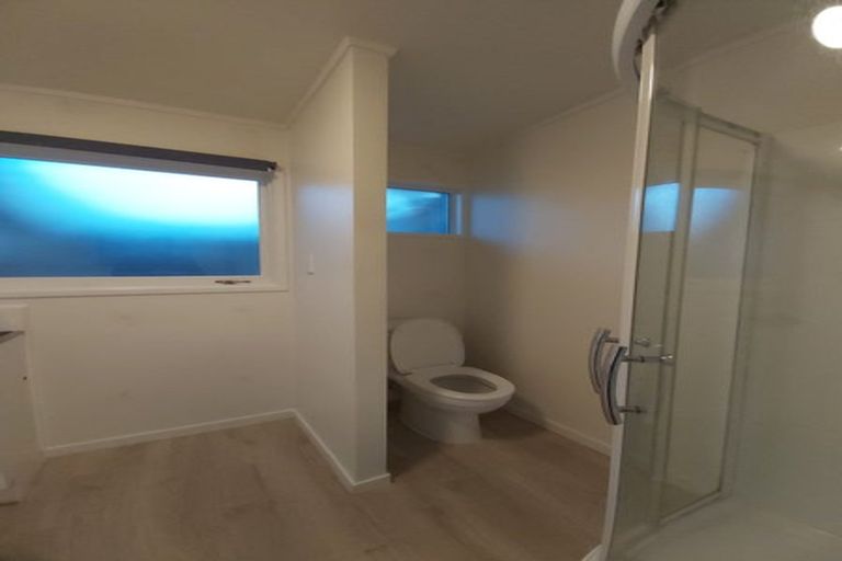 Photo of property in 2/2 Bentley Avenue, Glenfield, Auckland, 0629