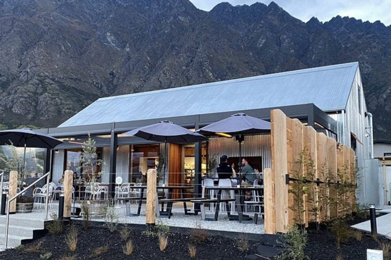 Photo of property in 3 Muster Road, Jacks Point, 9371