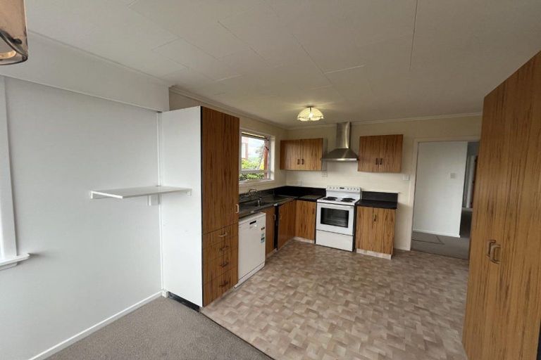 Photo of property in 11 Cumberland Street, Merrilands, New Plymouth, 4312