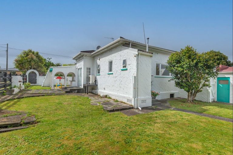 Photo of property in 95 Weraroa Road, Levin, 5510