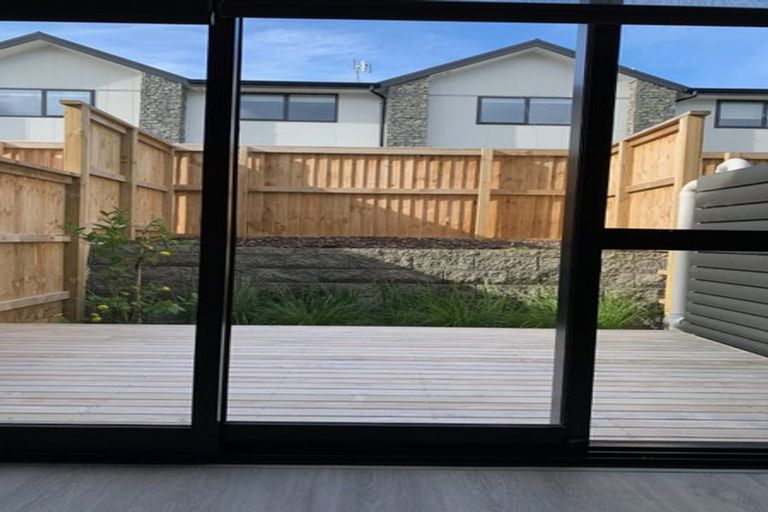 Photo of property in 3/110 Beach Road, Te Atatu Peninsula, 0610