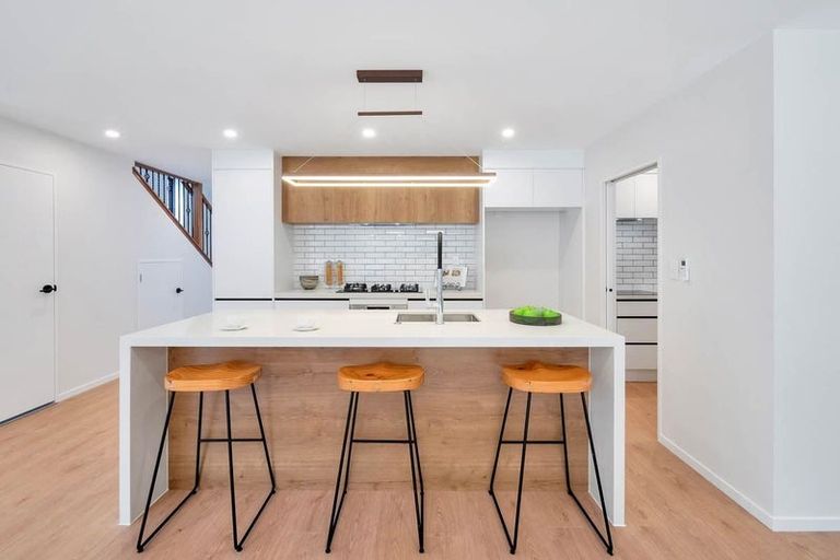 Photo of property in 23a Cottam Grove, Northcross, Auckland, 0632