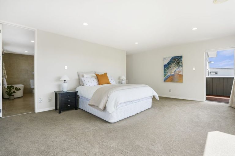 Photo of property in 6 Tuatini Place, Long Bay, Auckland, 0630