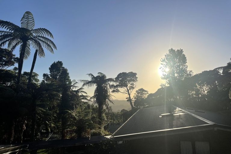Photo of property in 426 Scenic Drive, Waiatarua, Auckland, 0612
