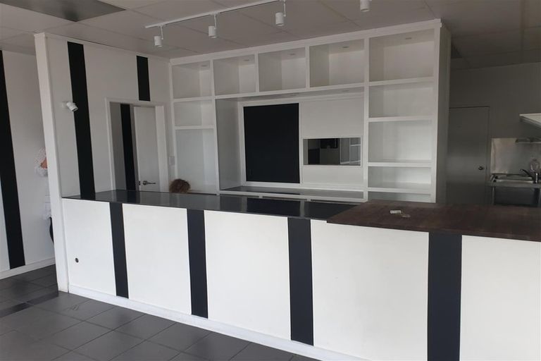 Photo of property in 4/80 Gunner Drive, Te Atatu Peninsula, Auckland, 0610