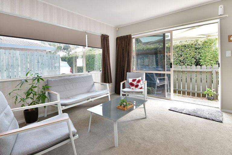 Photo of property in 2/11 Milton Road, Orewa, 0931