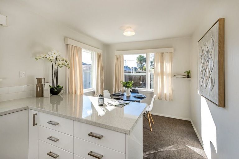 Photo of property in 33 Fovant Street, Russley, Christchurch, 8042