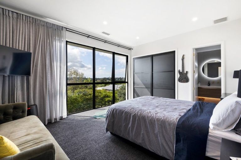 Photo of property in 90 Marine Parade, Mellons Bay, Auckland, 2014