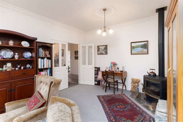 Photo of property in 1 Oak View Place, Greytown, 5712