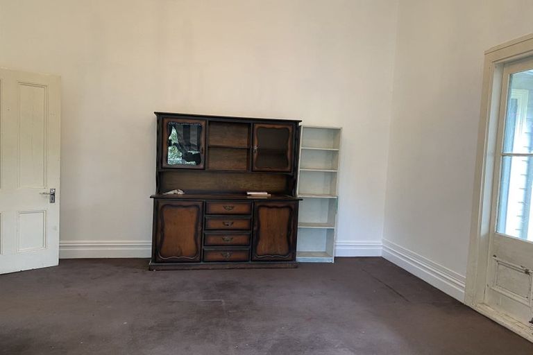 Photo of property in 24 Queen Mary Avenue, New Lynn, Auckland, 0600