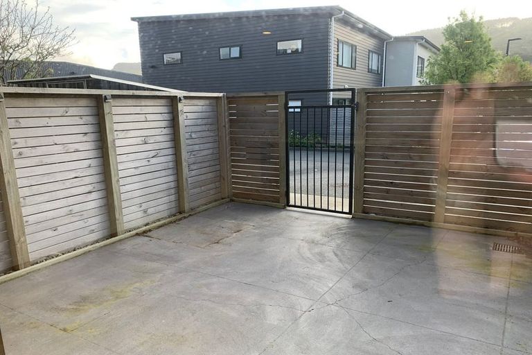 Photo of property in 9u5 Surrey Street, Tawa, Wellington, 5028