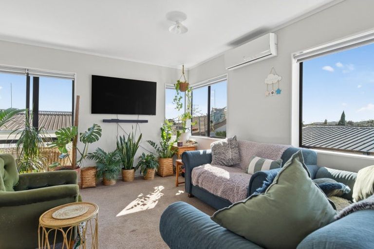 Photo of property in 6a Te Arawa Place, Welcome Bay, Tauranga, 3112