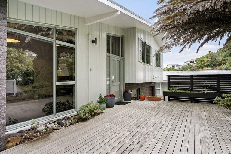 Photo of property in 11 Southern Cross Crescent, Island Bay, Wellington, 6023