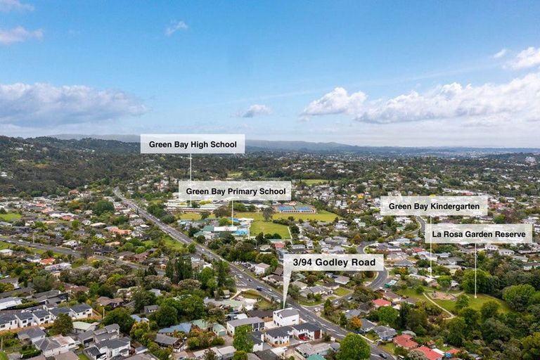 Photo of property in 94 Godley Road, Green Bay, Auckland, 0604