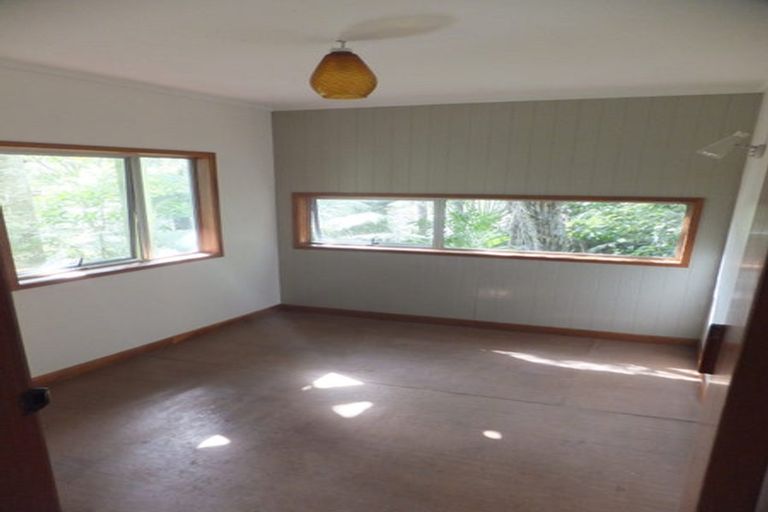 Photo of property in 35-37 Lone Kauri Road, Karekare, New Lynn, 0772