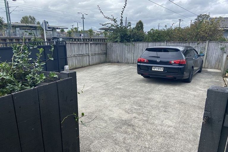 Photo of property in 1/16 Pooks Road, Ranui, Auckland, 0612