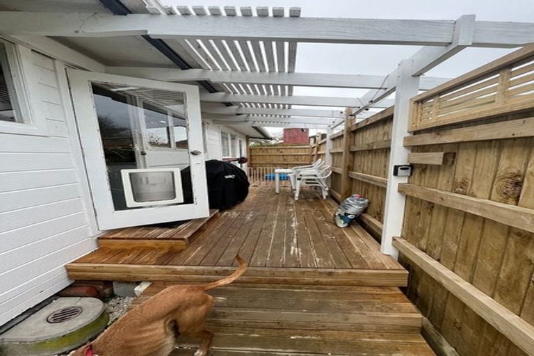 Photo of property in 8-8a Walton Avenue, Waikanae, 5036