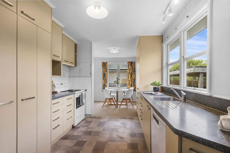 Photo of property in 10 Findlay Street, Tawa, Wellington, 5028