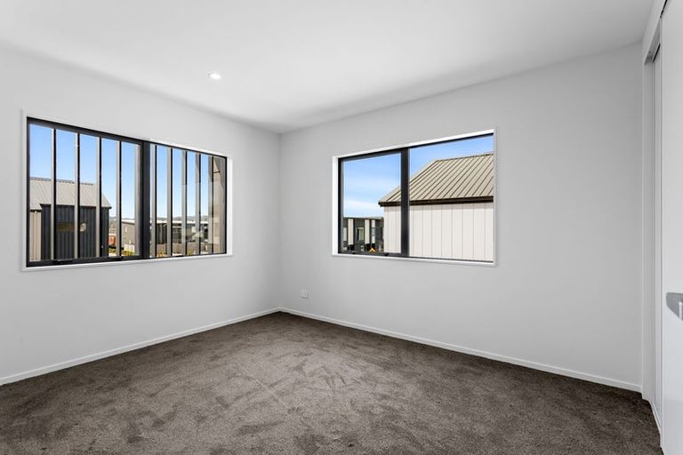 Photo of property in 20 Port Way, Rosehill, 2113